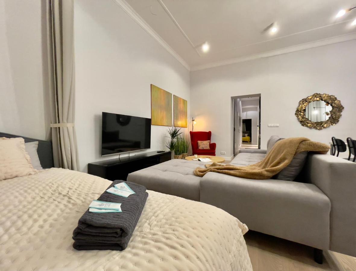 Apartment Spacious In The Center- Main Square 300m